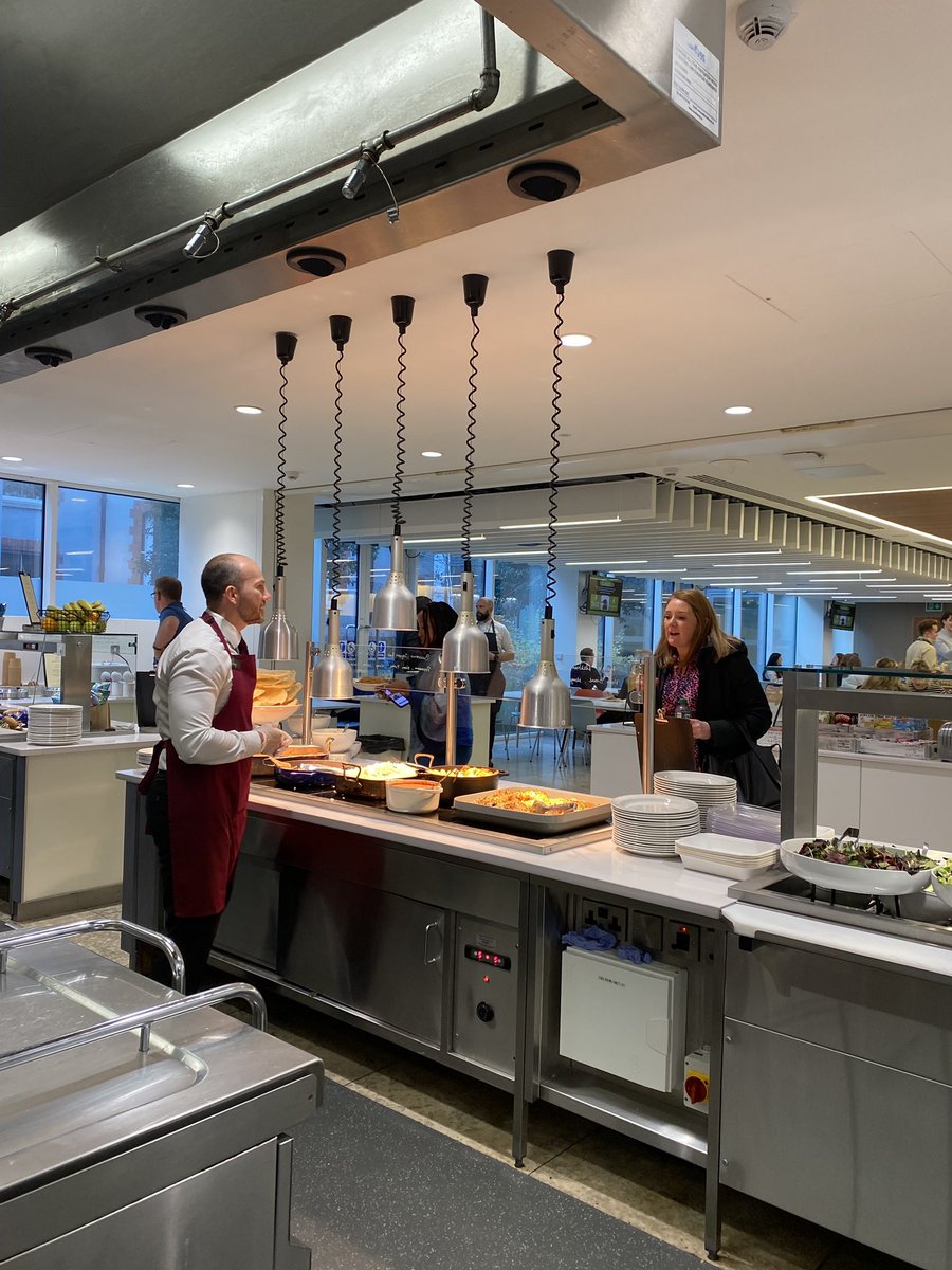 LoretoSSWexford's tweet image. Sienna Moran was invited to take part in #OpenKitchenWeek , an event hosted by Chef Networks Ireland to bring young chefs to kitchens! Sienna worked in the kitchen with Gather and Gather in Arthur Cox, one of  Ireland’s leading law firms. It was a fantastic experience for her