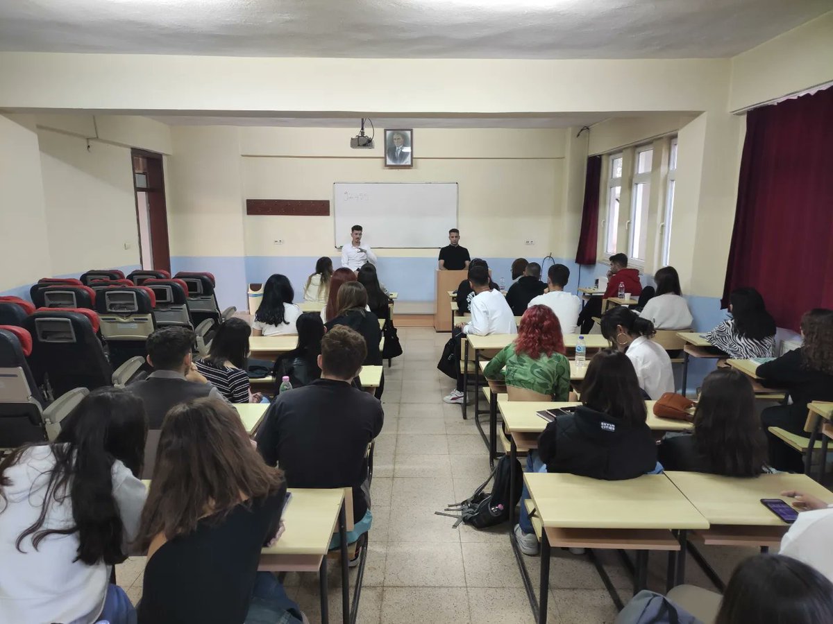 Topluluğumuzun mezun öğrencileri arasında yer alan ve şuanda da Antalya Çelebi Hava Servisi'nde Yolcu Hizmetleri Memuru olarak çalışan Mehmet Ali Ellak'ı ve Mahmut Akgül'ü topluluk üyelerimizle bir araya getirdik. Katkıları için teşekkür ederiz. ✈️

<a href="/isubu32/">Isparta Uygulamalı Bilimler Üniversitesi</a> 
<a href="/IspartaTopluluk/">isubu_topluluklar</a>