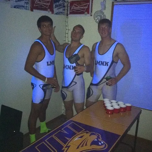 ProudSinglet's tweet photo. party time #singletchallenge https://t.co/JL4TrJbdwC