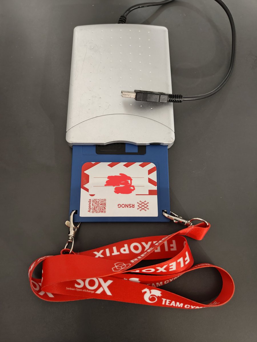 milos_rs_'s tweet photo. Sjajna ideja za akreditacije @burek ali šteta što je flopi prazan 😬 #RSNOG https://t.co/ygxfxvtlbP