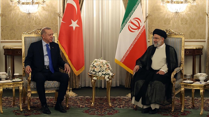 31Mart24's tweet photo. Cumhurbaşkanı Recep Tayyip Erdoğan, Ekonomik İşbirliği Teşkilatı 16. Zirvesi için bulunduğu Özbekistan'da, İran Cumhurbaşkanı İbrahim Reisi ile bir araya geldi. https://t.co/ww0G3JaGvN