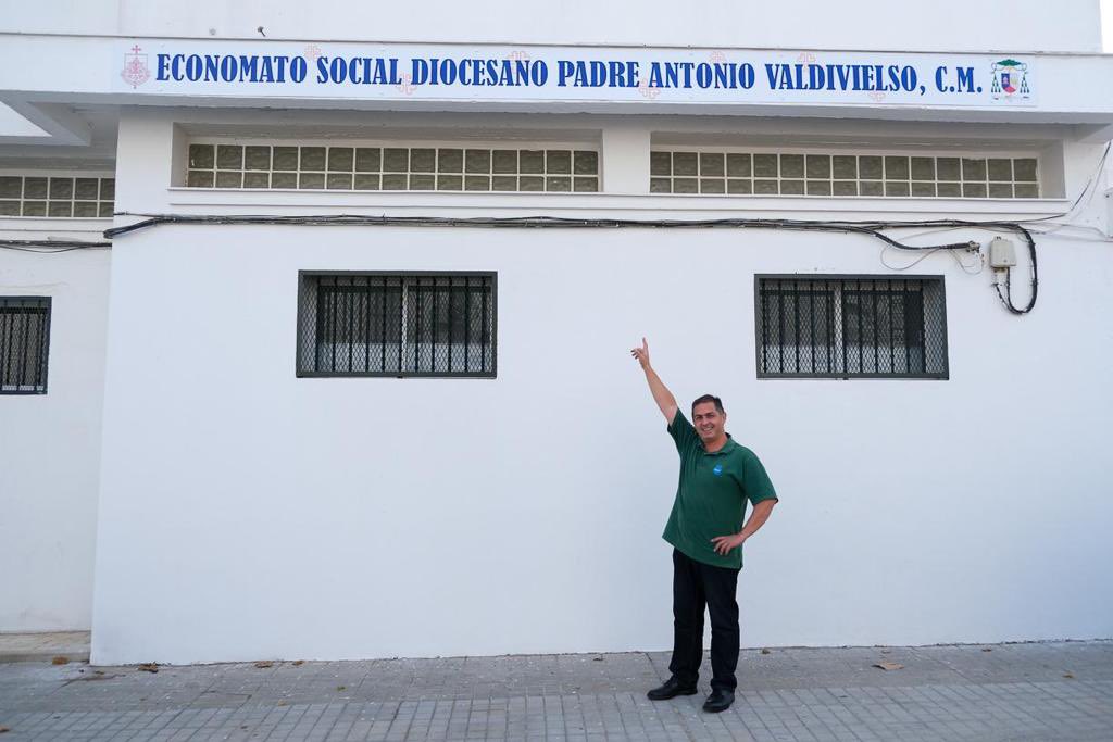 Tomassampalo's tweet photo. Que el mundo SONRÍA!! Ese es el encargo que Pablo nos deja. Cuanto se consiga será para el economato Padre Antonio Valdivieso de Jerez. 

https://www.coloreandovidas

Pablo sonríe 
Amor y Esperanza https://t.co/gKnxTCBDko