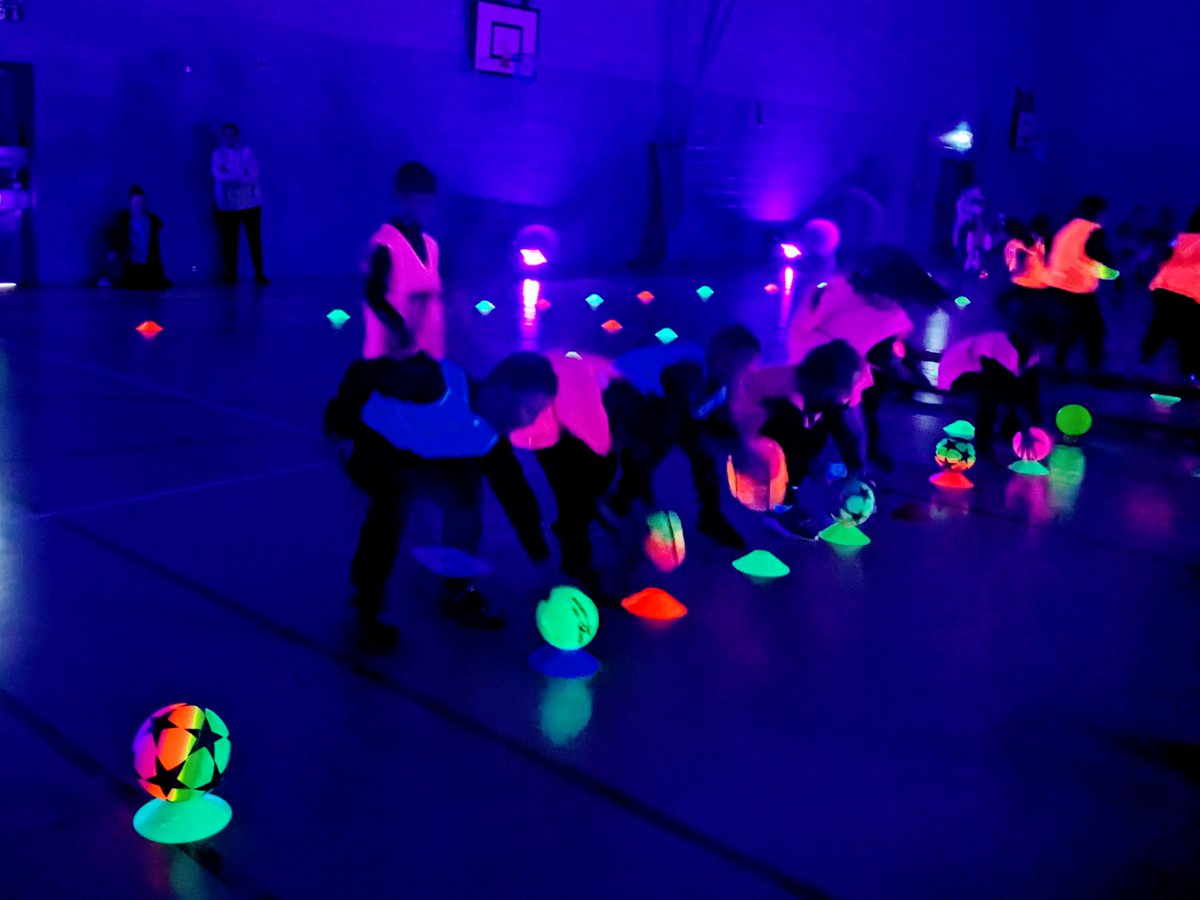 The year 3's had a fantastic afternoon at West Craven sport centre playing neon dodgeball. All the children were fantastic sports and showed some super skills. @PendleLeisure @pendlesgo