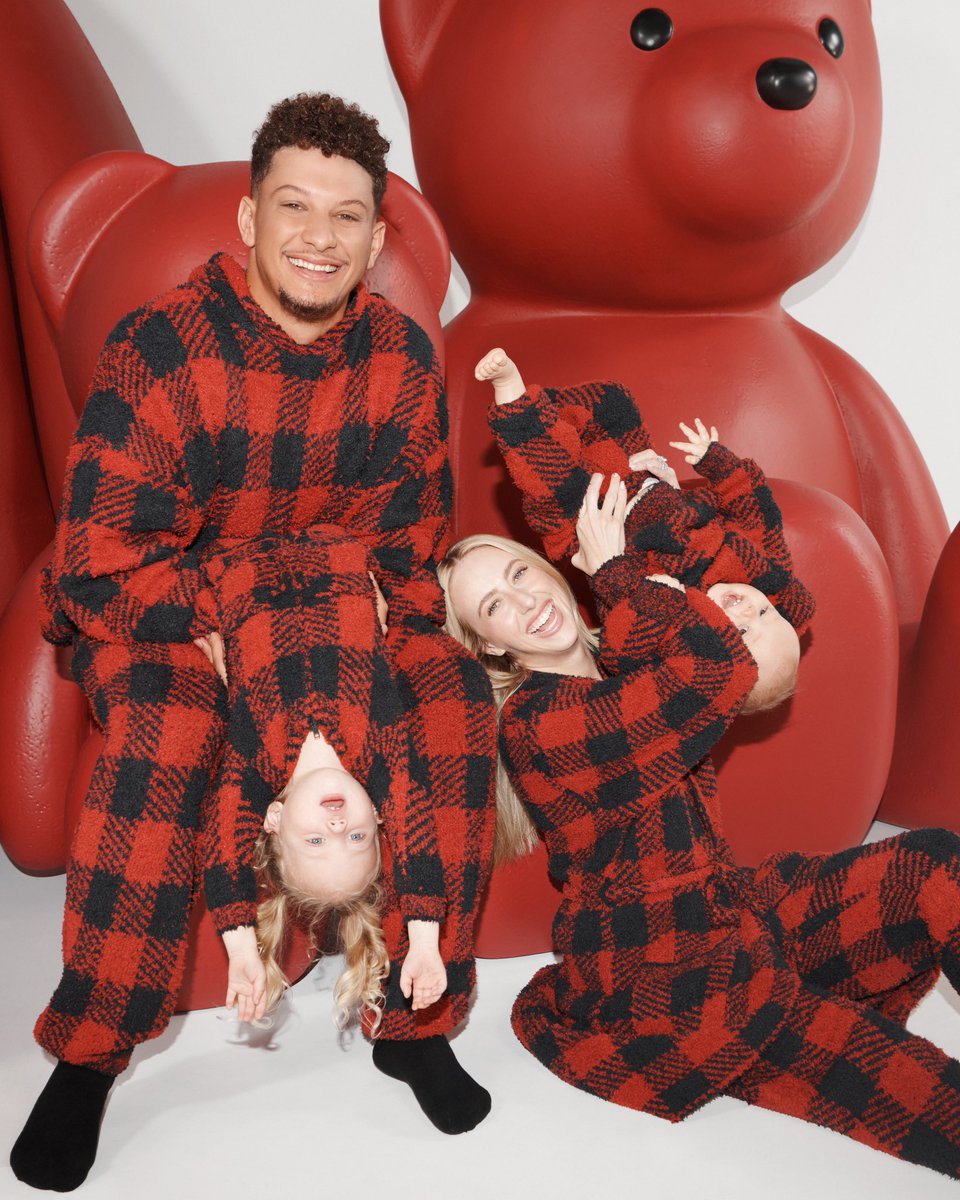 JacquelynKDahl's tweet photo. The Mahomes for @skims Holiday 2023

@BrittanyLynne | @PatrickMahomes https://t.co/aHenFX2tWC