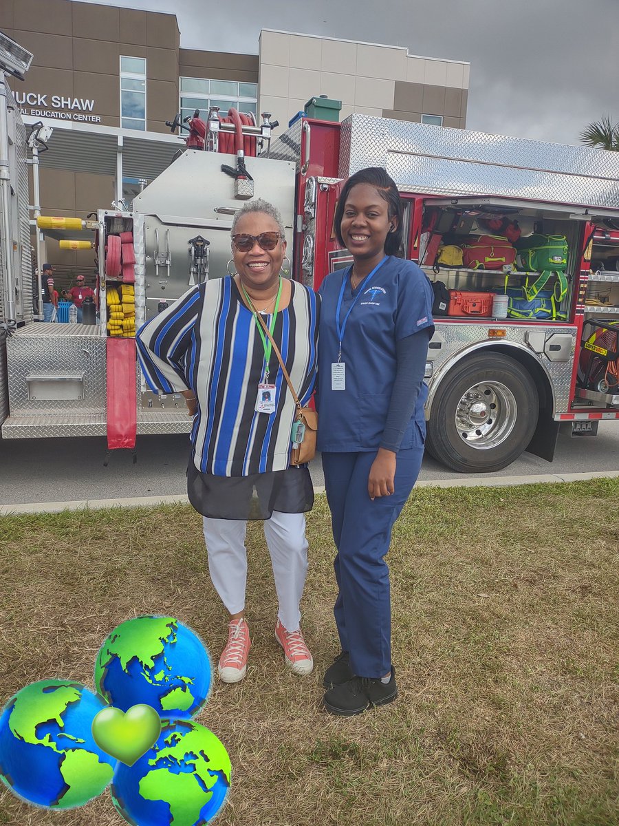 wilsonpamelajo's tweet photo. She saw the green car and 
found me. What a wonderful treat it was to see one of my former @PBCentralACE students who completed the #ESOL program last term; now persisting in the Health Sciences program with the amazing Ms. Joyah @chuck_center.   #YesTheyCanWeCanHelp @barch_fred https://t.co/87P48y3e7K