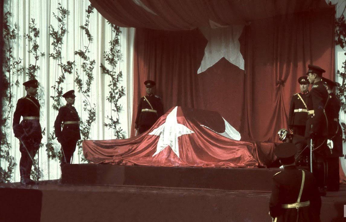 Büyük ölümlere matem gerekmez, fikirlerine bağlılık gerekir!