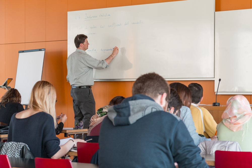 #USI #MasterMeetings🎓 E questi i nostri #Master in #Economics, #Economia e #politiche #internazionali, #Management e #Finance 📈👉 usi.ch/me 🌐👉 usi.ch/mepin ⚙️👉 usi.ch/mmg 💹👉 usi.ch/mfin