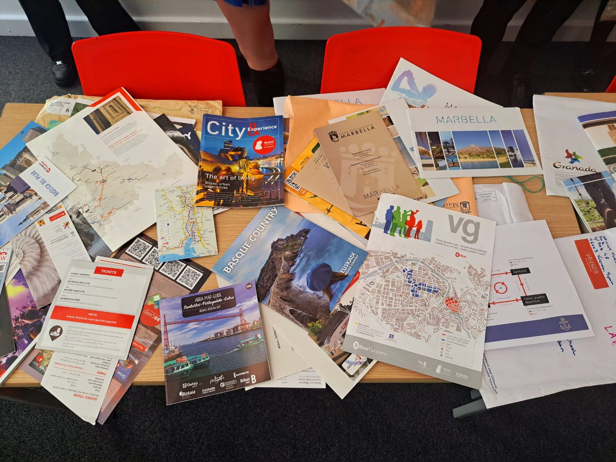 DeaneryLanguage's tweet image. Every pupil in Y10 Spanish wrote to tourist offices in Spanish to request materials to brighten up our classrooms. What a haul! Muchas gracias Bilbao, Granada, Saville, Málaga, Zaragoza and Lanzarote! 🇪🇸 @deaneryhigh