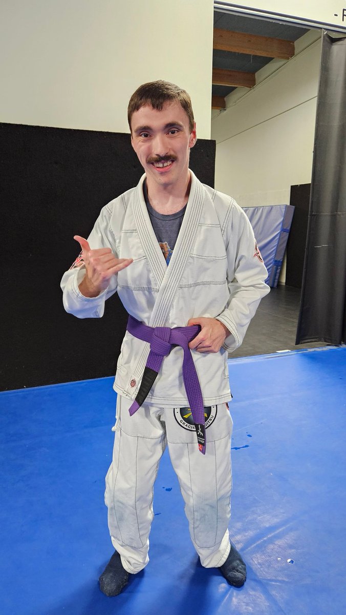 Standing with confidence  in Jiu-jitsu, I was born with cerebral palsy, and the doctors told me I would ever walk or stand, but look at me now!

-

#bjj #brazilianjiujitsu #cerebralpalsy #purplebelt