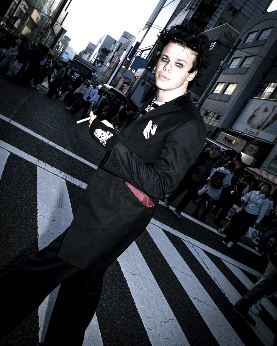 yungblud's tweet photo. tokyo blurrrrrrr https://t.co/vB7dVa8nKL