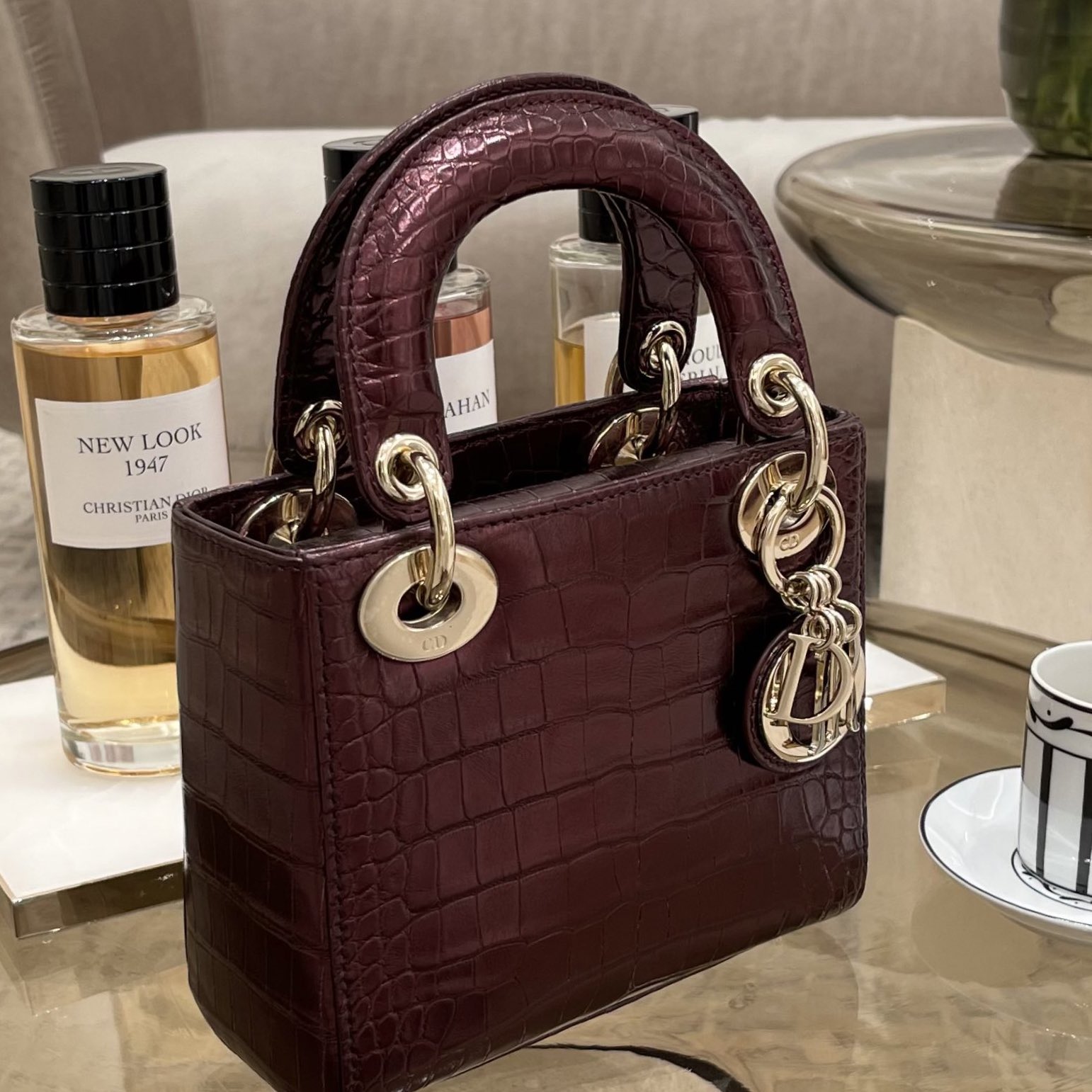 Golden Fashion on X Red alligator Lady Dior https t vbRiCZkUgO X