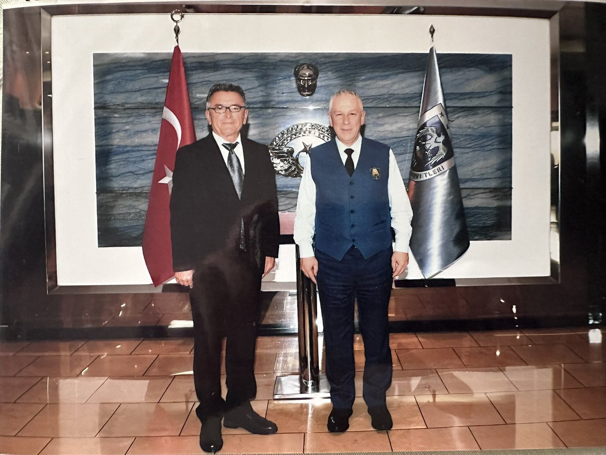 Hava Kuvvetleri Komutanımız kıymetli büyüğüm dost ağabey orgeneral sn ziya cemal kadıoğlu nu ziyaret ederek tebriklerimi arz ettim.. kabulleri nezaketi ve derin tavsiyeleri için çok teşekkür ederim.
