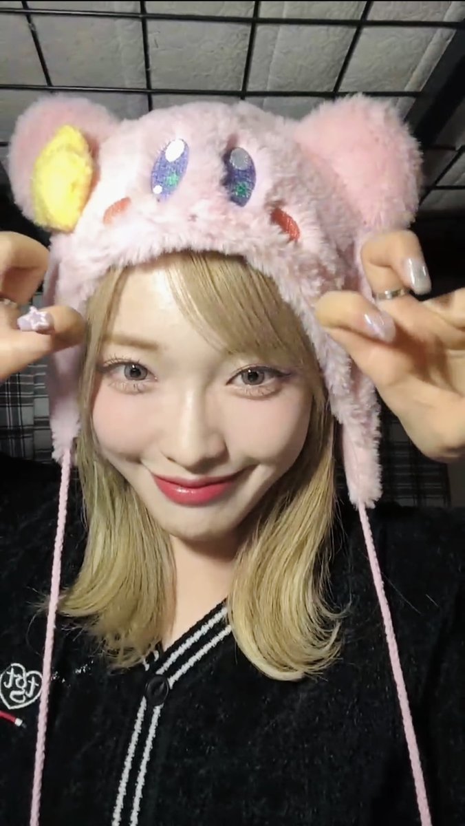 illsam13_'s tweet photo. 진짜 하람이가 너무 좋은 듯…
1년 5컴백 신인의맛tv 쌔빠지게 썰풀어도 모자랄판에 걍 2년 열심히했던거 같고 노력했다고 커비모자쓰고 무던하게 말하는게 ㄹㅇ그녀다움 
기백이미침ㄸ
너무 자랑스럽네요 하람아..
원하는대로 기복없이 오래가는 아티스트가 되세요 나도 그만큼 오래 응원하게.. 으엥 https://t.co/nmKC0tHH75