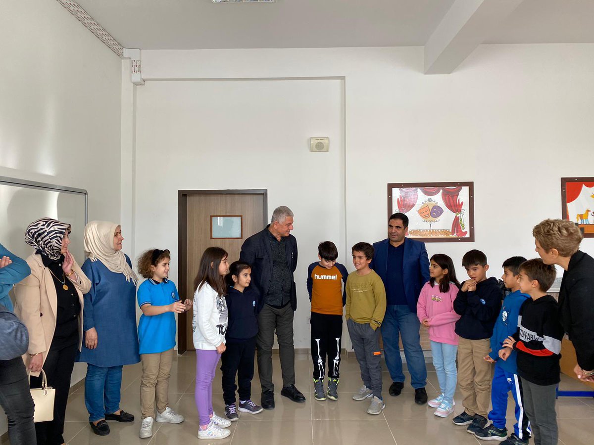 Kayapınar Öğretmen Akademileri bünyesinde📍Mezopotamya ilkokulunda“Çocukların iletişim becerisini ve gelişimini destekleyen ve yeni fikirleri değerlendirmeye açan”Drama Atölyesini ziyaret ettik.Emek sunan  yönetici, öğretmen ve öğrencilerimize teşekkür ederiz. 
<a href="/Murat4Kucukali/">Murat Küçükali</a>