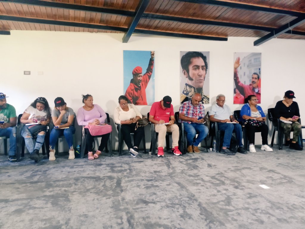 Reunión de planificación con el Comando de Campaña Venezuela Toda 🇻🇪 Palavecino.

Hoy somos protagonistas de un proceso histórico, por ello debemos formarnos acerca de nuestra historia y salir juntos con una sola bandera, la de VENEZUELA 🇻🇪.
#EsequiboEsVenezuela
<a href="/AdolfoP_Oficial/">Adolfo Pereira Gobernador</a>
