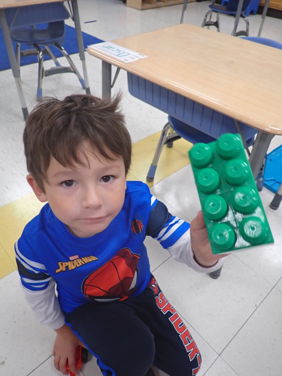 MclayVirginia's tweet photo. 3D SHAPE FUN this afternoon:  We could only use toys that had 3D shapes in them:  Rectangular Prisms and Spheres!!!  #hdespride   #hdsdpride https://t.co/DdNliA7xox