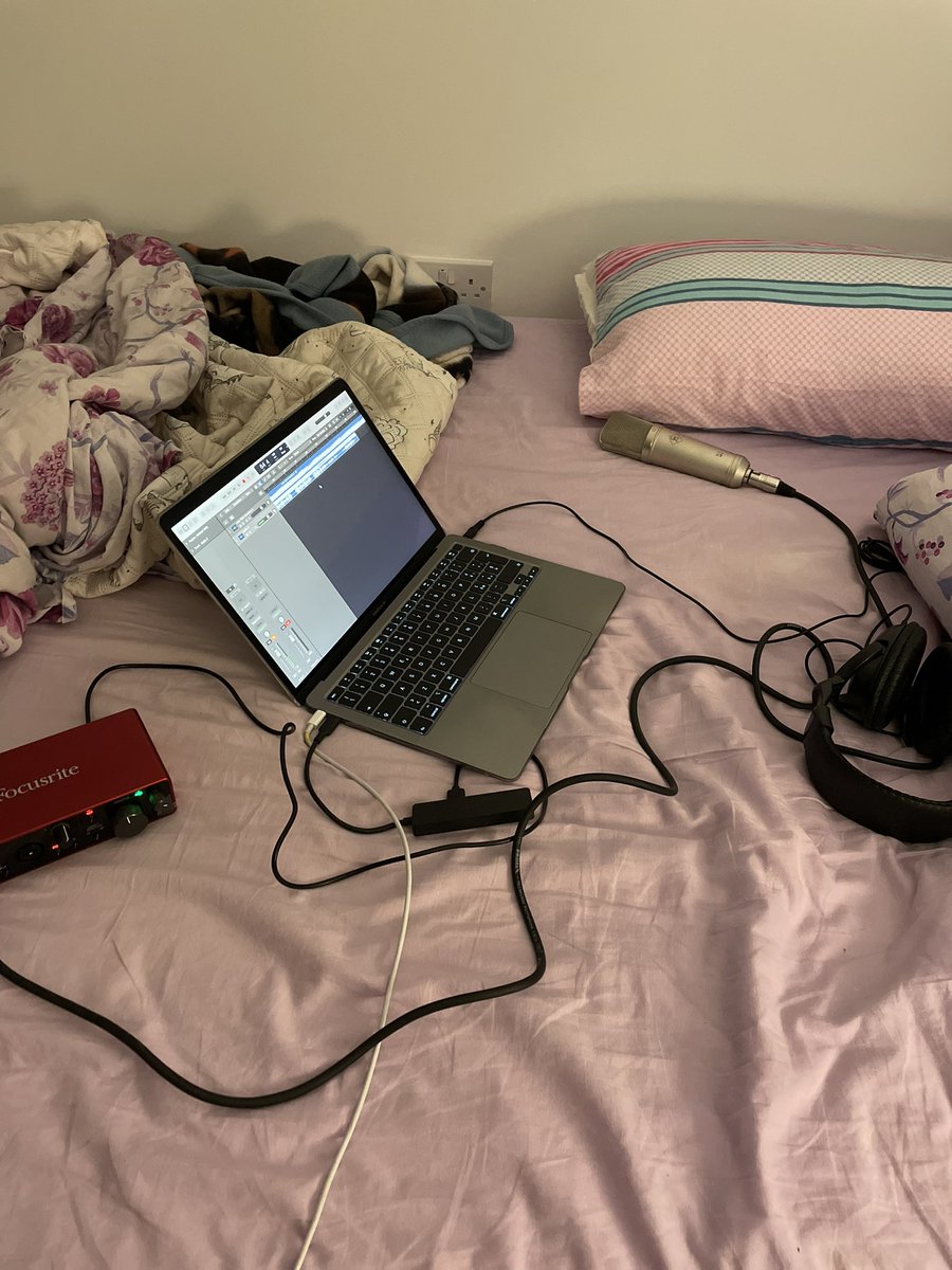 Recording rough demos in my fav place in the world 😂

Keep listening to Daddy Issues cuz I’ve have new stuff coming sooooon 🫶🫶

open.spotify.com/track/4xi69Zg7…

#newmusic #redowlrecords #daddyissues #oranglepublishing