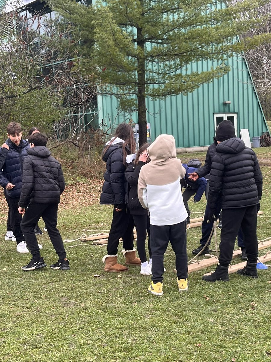 olf_ycdsb's tweet photo. Grade 7 and 8 outdoor education trip at Kortright Centre today! #teambuiding @olf_ycdsb https://t.co/doOGSCyoUg