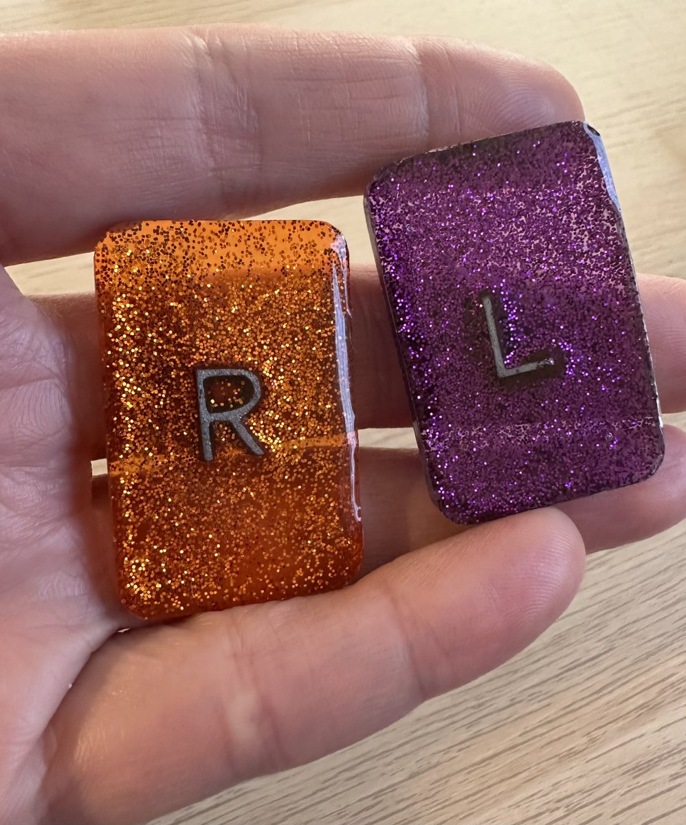 sprayingtherays's tweet photo. New marker day thanks to the talented @OneFluffyCat!
They’re so shiny, looking forward to using them tomorrow! #studentrads #xraymarkers https://t.co/GO8z3ItIEP