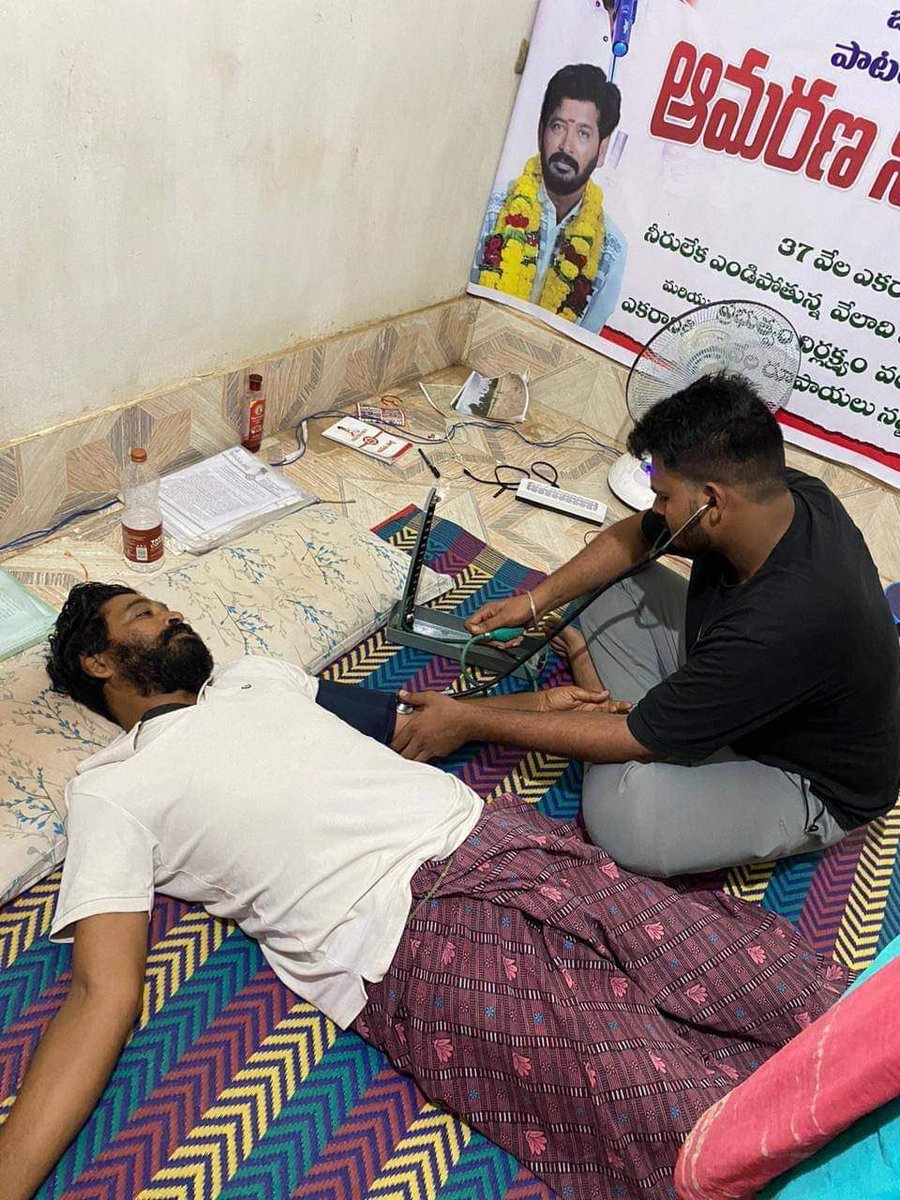 TeamSenaMedia's tweet image. *రైతుల కరువు కష్టానికి అండగా 9 రోజులు ఆమరణ నిరహార దీక్ష చేసి ప్రభుత్వ యంత్రాంగంపై ఒత్తిడి తెచ్చి రైతులకు నష్టరిహారం వచ్చేలా చేసిన జనసేన పార్టీ జగ్గంపేట ఇన్ఛార్జ్ శ్రీ @JSPsuryachandra గారు👏👏👏* @PawanKalyan @JanaSenaParty