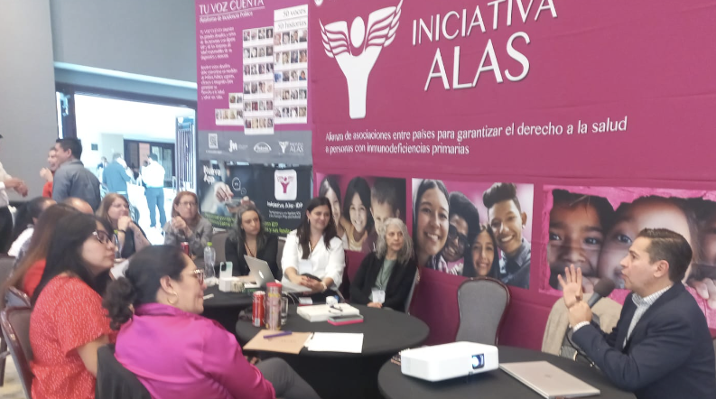 Representantes de 14 países integrantes de <a href="/AlasIniciativa/">Iniciativa ALAS</a> en conversatorio con Sergio Medrano, Director Regional de @BeTheMatch para establecer convenios para la búsqueda donadores de células progenitoras y #SalvarVidas de niñas y niños con #IDP en Latinoamérica.