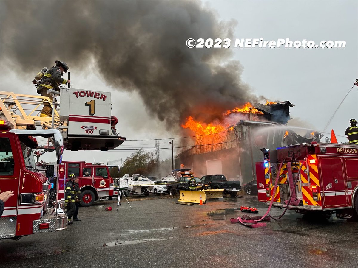 car383's tweet photo. 2nd Alarm in Bridgewater MA on Bedford Street. @ctfirephoto https://t.co/3d1Hkjkbi6
