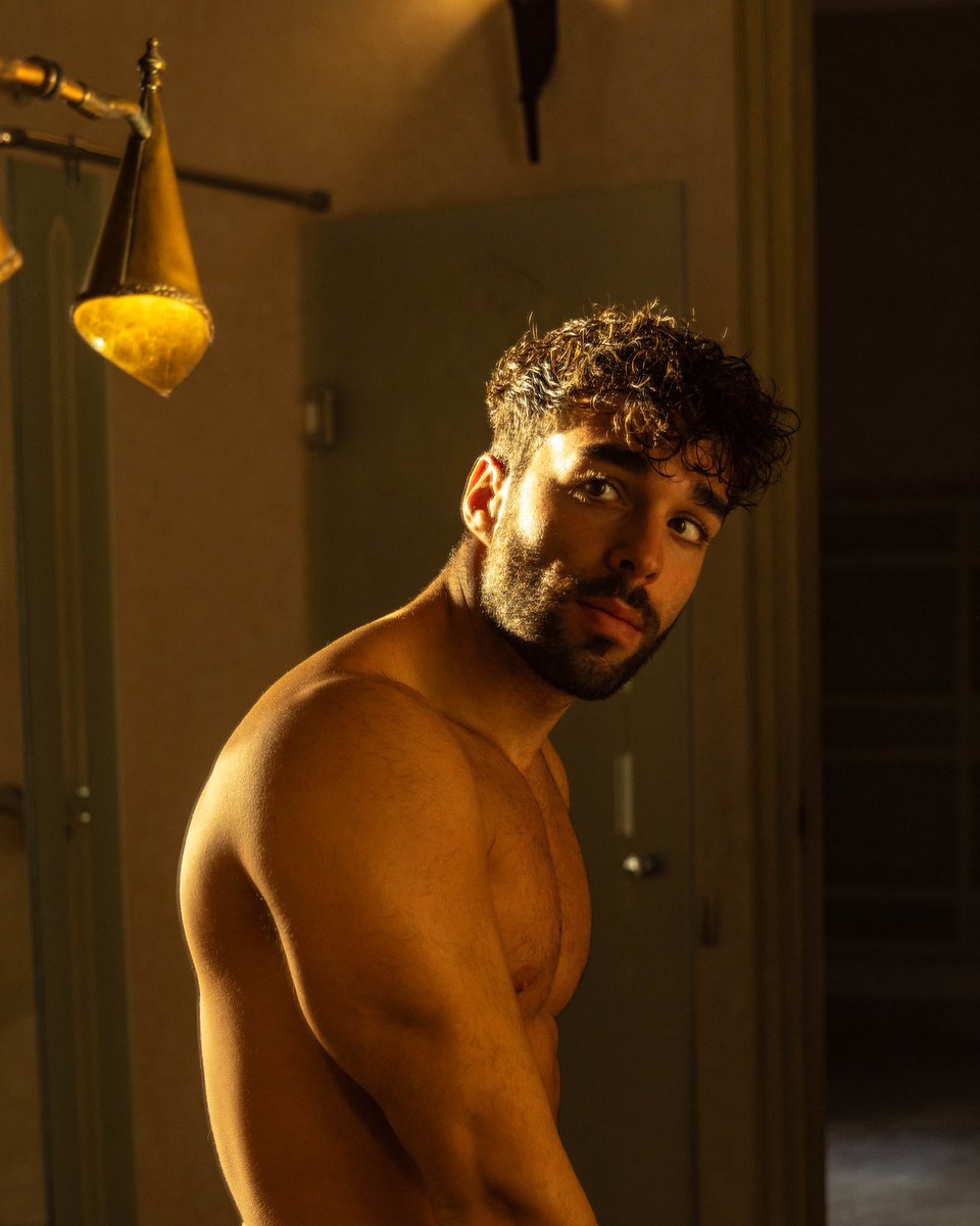 Mirror on the wall… 🪞🧔🏻‍♂️🪞