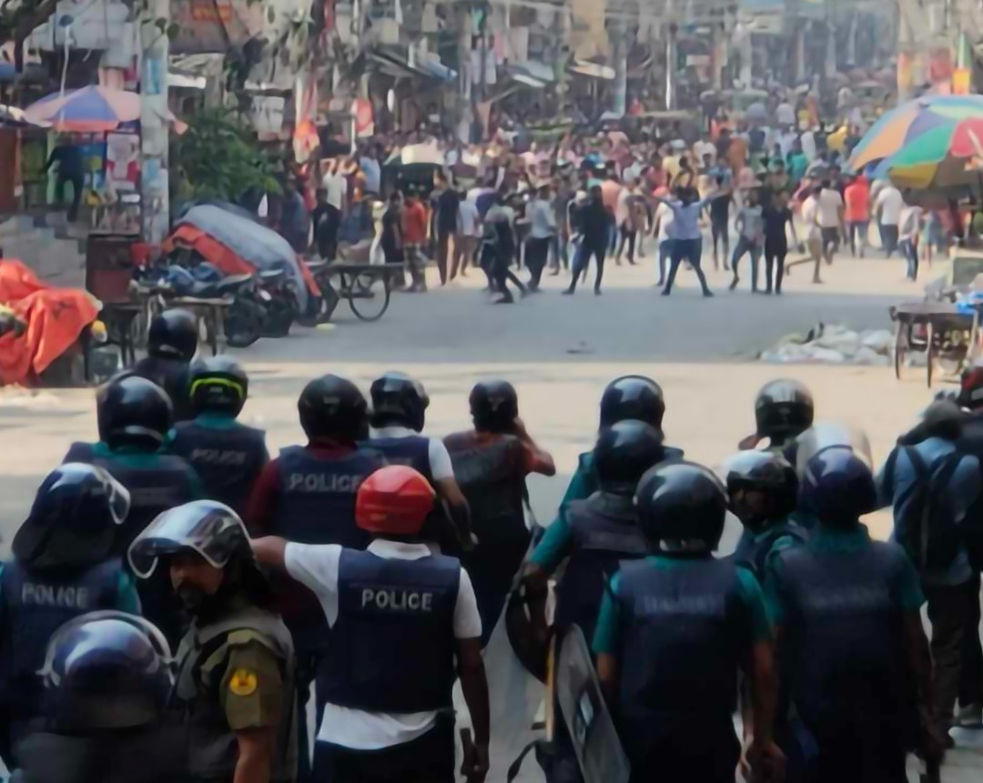 revcomintern's tweet photo. Bangladesh: garment workers show the way forward
https://t.co/ZxylQdjIHD https://t.co/Xr1cwY2jlq