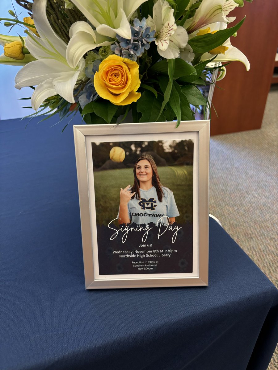 SarahLee2706's tweet photo. signing day was a dream come true!!!💙💛💙💛 GO CHOCTAWS!! https://t.co/dmjvkr0DFW