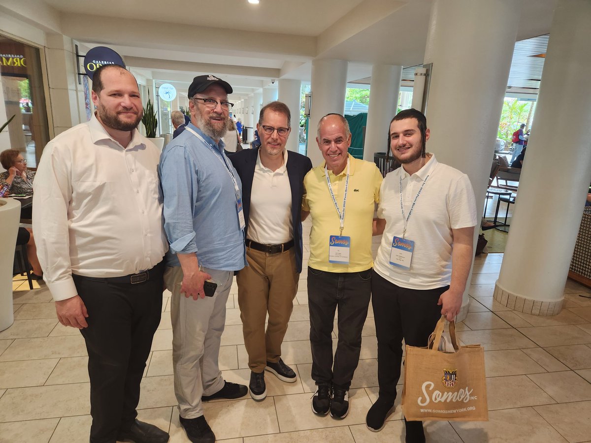 ushi_teitel's tweet photo. Great chatting with @MBPMarkLevine with community leaders at the #SomosConference! https://t.co/fcGERFNCsA