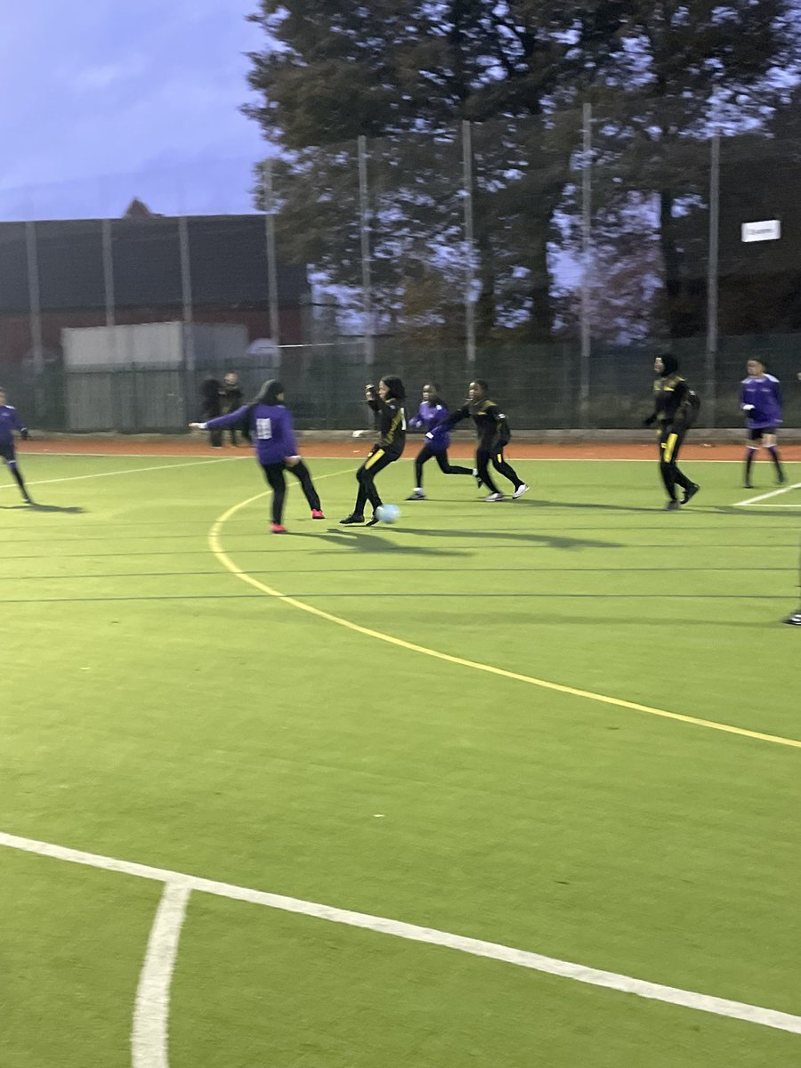 HolyheadPE's tweet image. Whohoo!!! The year 8 Girls WON the Aston Schools Year 8 Football Tournament!! 🥇🏆
Some amazing performances tonight from a fantastic group of girls!! ⚽️💪🏼