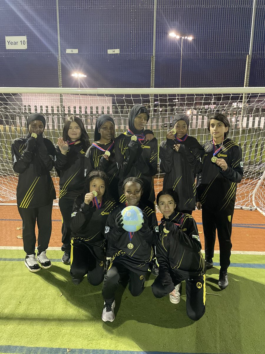 HolyheadPE's tweet image. Whohoo!!! The year 8 Girls WON the Aston Schools Year 8 Football Tournament!! 🥇🏆
Some amazing performances tonight from a fantastic group of girls!! ⚽️💪🏼