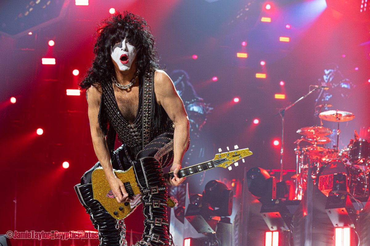 concertaddicts's tweet photo. Recap + photos of @kiss + @CrownLandsMusic performing at @RogersArena in #Vancouver by @cryptic_photos https://t.co/O4eTnt10my https://t.co/rUUVH8w5LM
