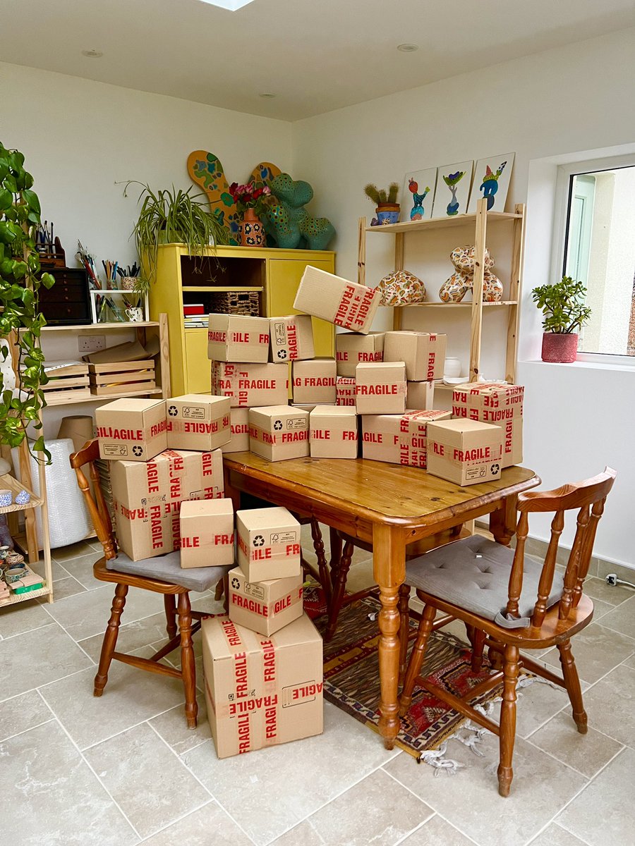 EmilyHettArt's tweet photo. The ceramics are packaged and now making their way to their new homes in America, Canada, Germany, France, Spain and Australia! π Thank you so much for your support and for all your orders β€οΈβ€οΈ
#contemporaryart #rainbow #ceramics #pottery #handmade #handthrown #handthrownpottery https://t.co/kMXXg619ma