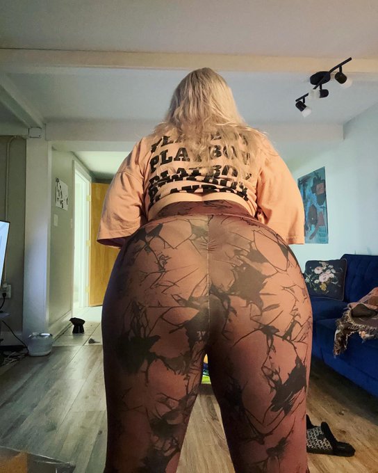 New leggings😎 https://t.co/I7Dj8TPjuY