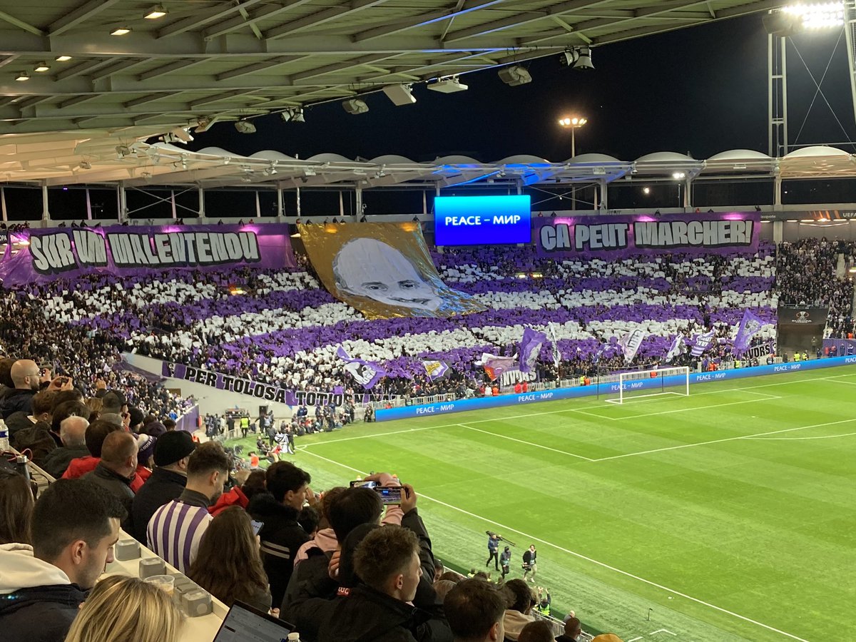 sopointaire's tweet photo. Le message de La Tribune Brice Taton :”sur un malentendu ça peut marcher” 😂 @ToulouseFC @francetvsport @F3Occitanie @LesVioletsCom #tfcliverpool https://t.co/BMqsTXqivS
