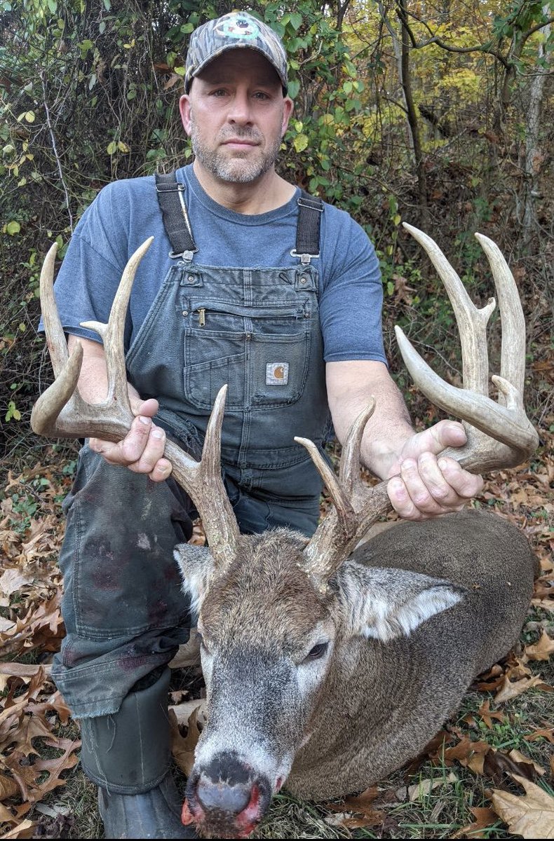 BucksofOhio's tweet photo. Jamie with an absolute stud from Tuscarawas County. Just an awesome buck! Congratulations Jamie!! #HuntOhio https://t.co/LdXrmNGZOB