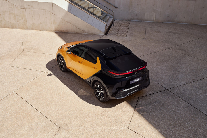 webtekno's tweet photo. Türkiye'de üretilen 2024 model Toyota C-HR, yenilenen tasarımıyla satışa sunuldu.

📌Lansmana özel fiyatlar şu şekilde👇

1.8 Hybrid Passion e-CVT 💸 1.550.000 TL
1.8 Hybrid Passion X-Sport e-CVT 💸 1.730.000 TL
1.8 Hybrid Passion X-Style e  💸 1.830.000 TL https://t.co/iKEC2NiCIE
