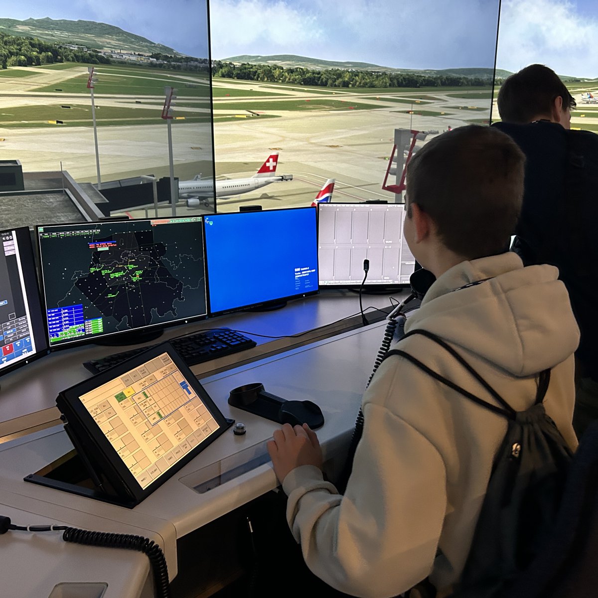 skyguide's tweet image. ✈️National Future Day

Today, we had the pleasure of welcoming many children to Skyguide. From behind-the-scenes in our #ACC to an immersive experience in our simulator, the children dived into the world of #ATM.

A big thank you to everyone involved.

#skyguide #beyondhorizons