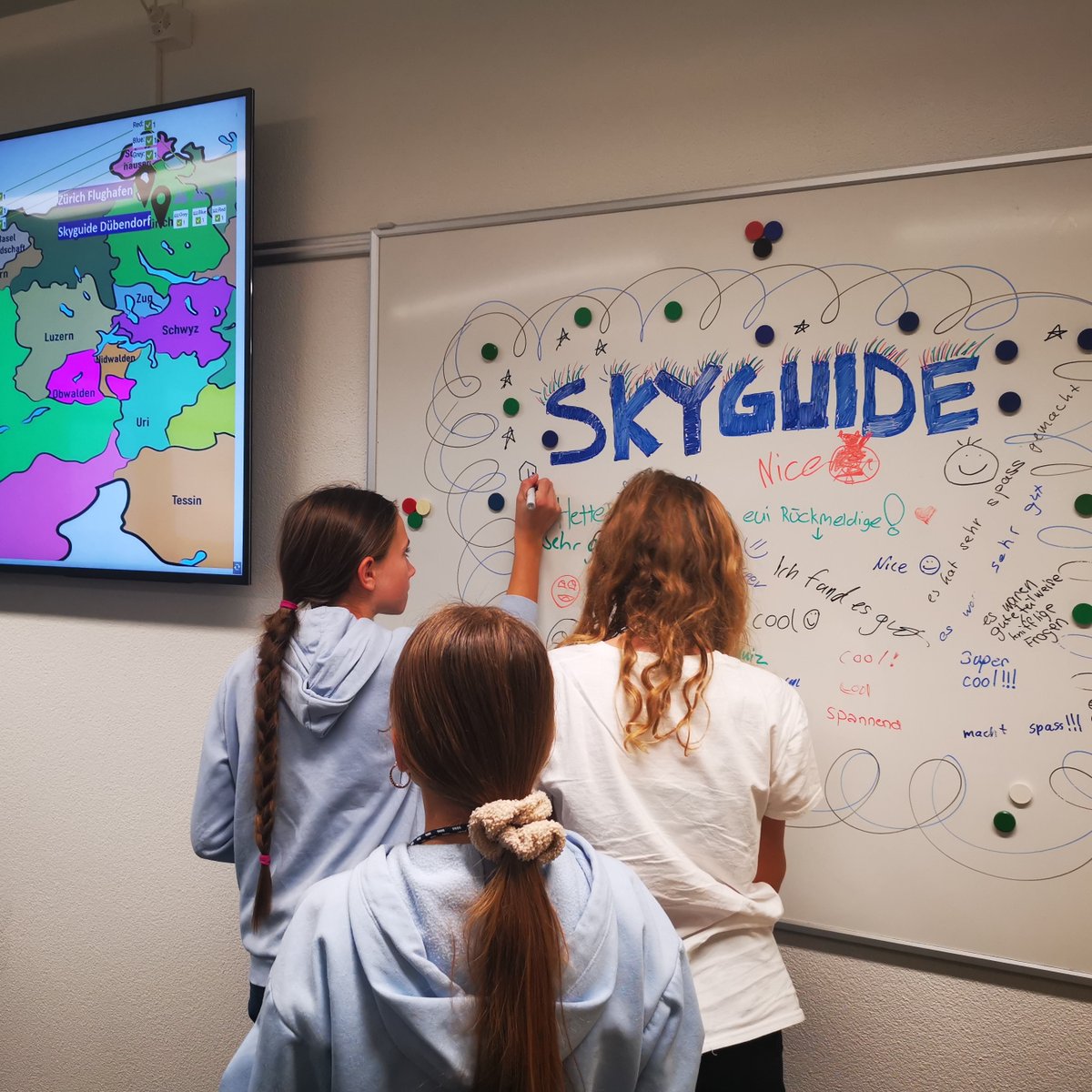 skyguide's tweet image. ✈️National Future Day

Today, we had the pleasure of welcoming many children to Skyguide. From behind-the-scenes in our #ACC to an immersive experience in our simulator, the children dived into the world of #ATM.

A big thank you to everyone involved.

#skyguide #beyondhorizons