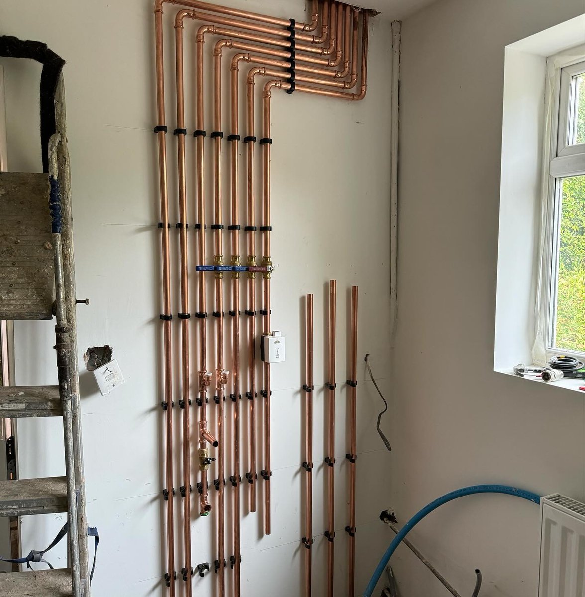 UKTalon's tweet photo. Clean Pipework from @mscplumber!
Finished off nicely with our Talon Clips, contact us to find your local stockist
(link in bio)
#plumbing #plumber #plumbersofinstagram #plumbingservices #copperpipe #pipework #madeinbritain #pipecover #talon #heating #homeimprovement https://t.co/fhkTTkqQp0