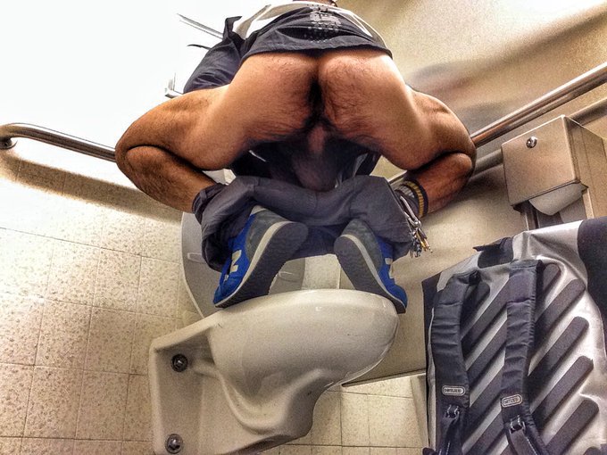 Sweaty asshole https://t.co/2g6TgI1JIg