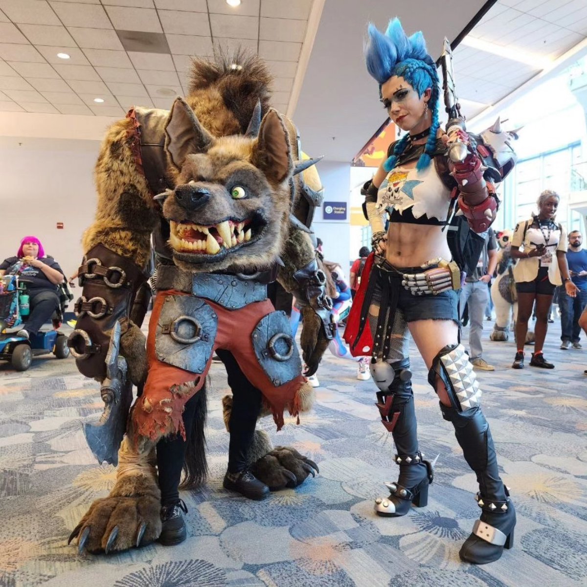 Kazulcosplay's tweet image. Hanari502 on IG is the most legit Junker Queen ever, serious goals! So glad we got a picture together #BlizzCon2023