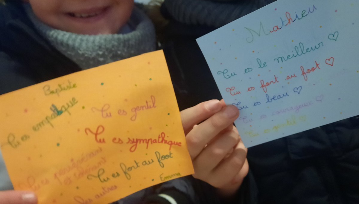 Les élèves de CM1-CM2 de Saint-Sauveur disent "NON au harcèlement, OUI aux compliments" 👫👫 #NonAuHarcelement #vivreensemble