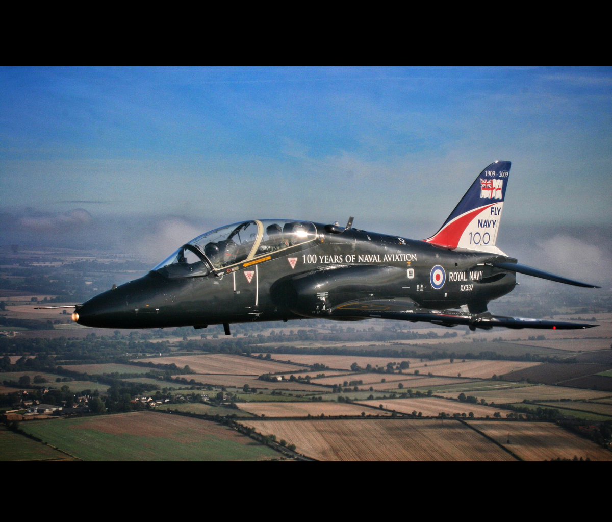 #throwbackthursday - Absolutely loved flying this jet. Was so much fun.
.
.
.

#baehawk #hawkt1 #flynavy #fleetairarm #royalnavy #fastjet #fradu #formationflying #militaryjet #aircombat #hawk #airtoairphotography #avgeek #militaryaviation #flying #pilot #militarypilot #wingview