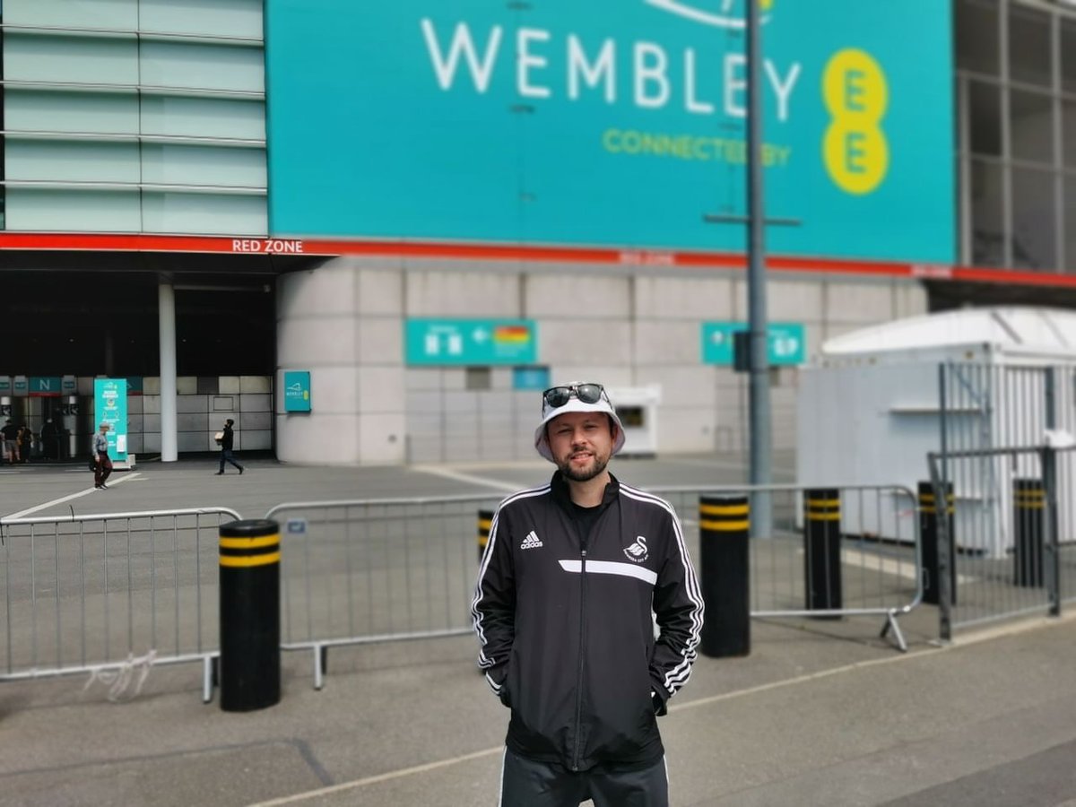 Swans fan Matt has been diagnosed with brain cancer, with a prognosis of 12-18 months.

There is a vaccine which shows promising results and can extend a patient's life by years, but is not available on the NHS. 

Please read and donate if you can ❤️

👉 swanseacity.club/3FTHTX6