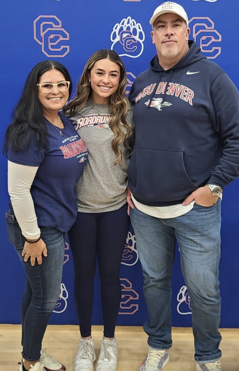 NeilaFee's tweet image. ✍️❤️💙🤍 @NatShell01 @CoachVanW @COFirecrackers