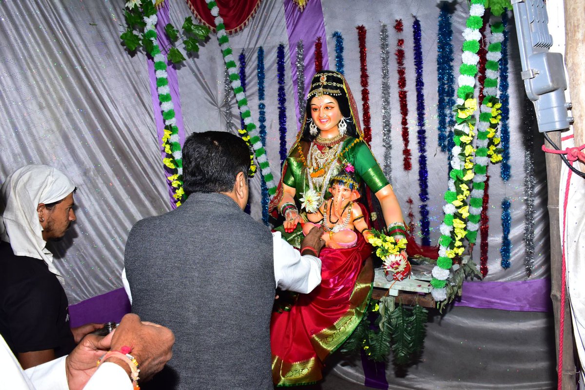 SukhdeoPanse's tweet image. &quot;आपका बेटा आपके द्वार&quot;

आज मुलताई के ग्राम सिरसावाड़ी में जन सम्पर्क कर कांग्रेस की जनहितैषी योजनाओं के बारे में आम जनमानस को अवगत कराया एवं विधानसभा चुनाव में 17तारीख को कांग्रेस के पक्ष में वोट देने को अपील की..!

&quot; मिल रहा है साथ, आ रहे है कमलनाथ &quot;