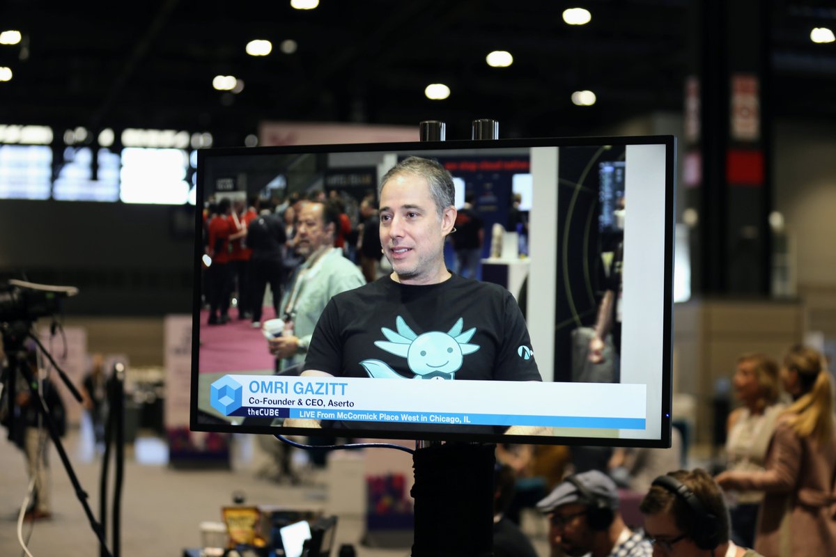 theCUBE's tweet image. Day 3 is hoppin&apos; at #KubeConNA 🤩 
#theCUBE is live!

💬 Join the real-time conversations!
thecube.net/events/linux-f…

#DevOpsNews #MarketAnalysis #LiveNews @furrier @omrig @aserto_com @SavIsSavvy @AndyThurai @KubeCon_ @CloudNativeFdn