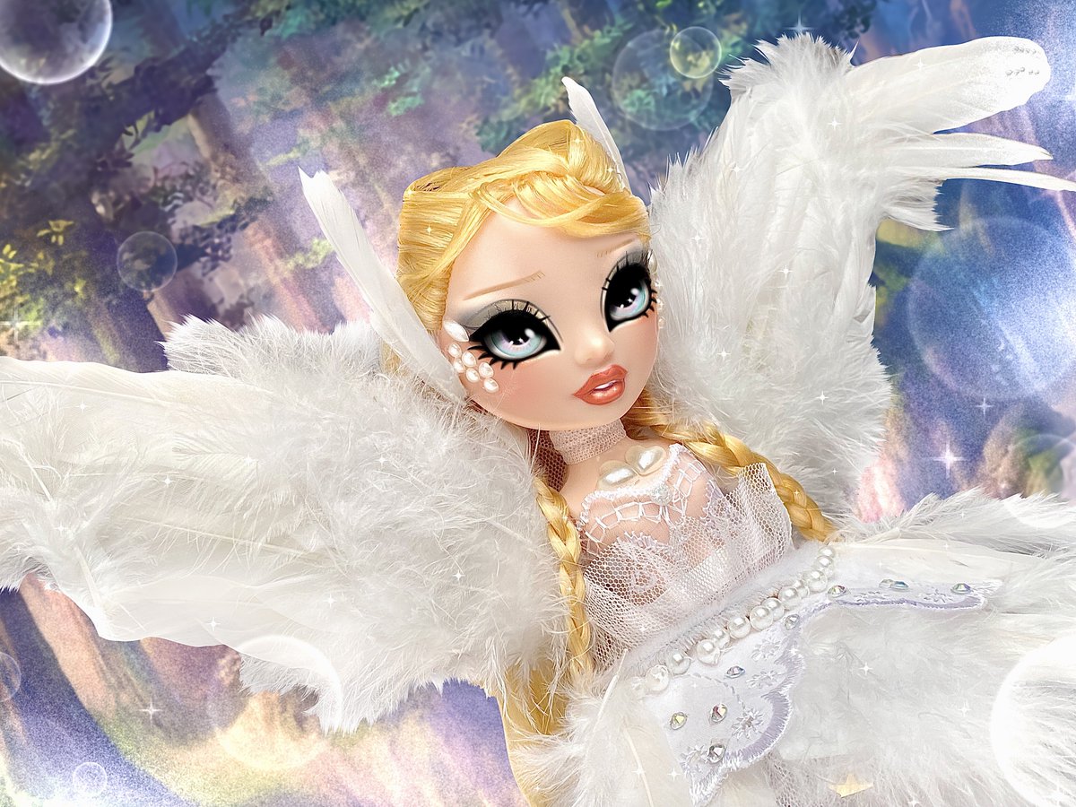 RuHamsDollRace's tweet photo. Take a dive into her lake, it’s Liz Meyer as a “Swan” @sewa_lod #RuHamsDollRaceS3 https://t.co/RYOZr2Qahm
